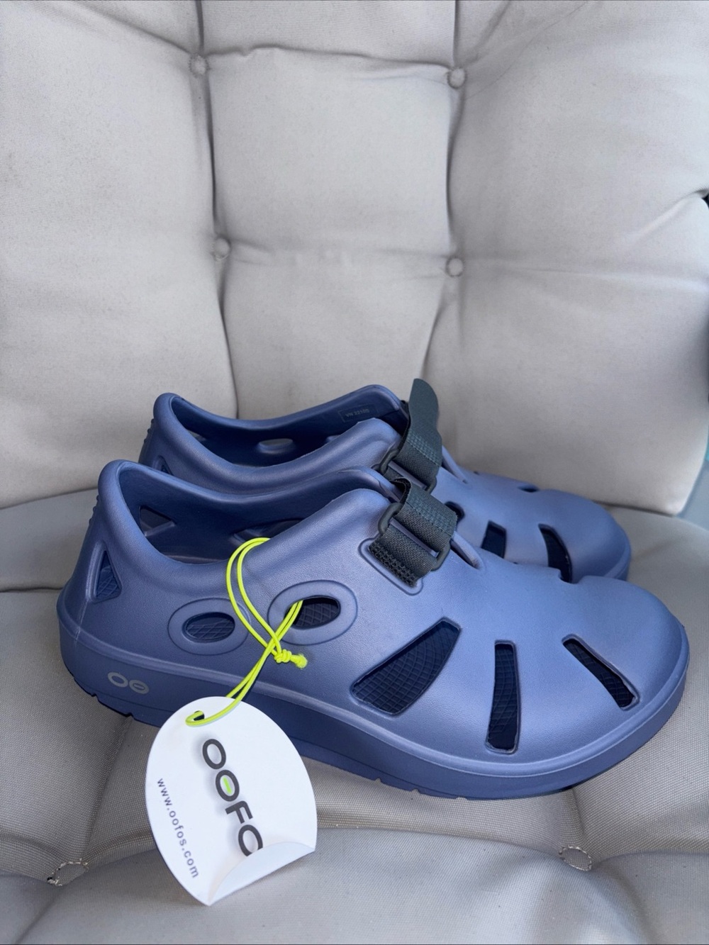 Oofos Oocandoo Sport Recovery Lightweight Sandals Women’s Size 8 NWT Water Drop